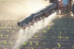 spraying-fertilizer